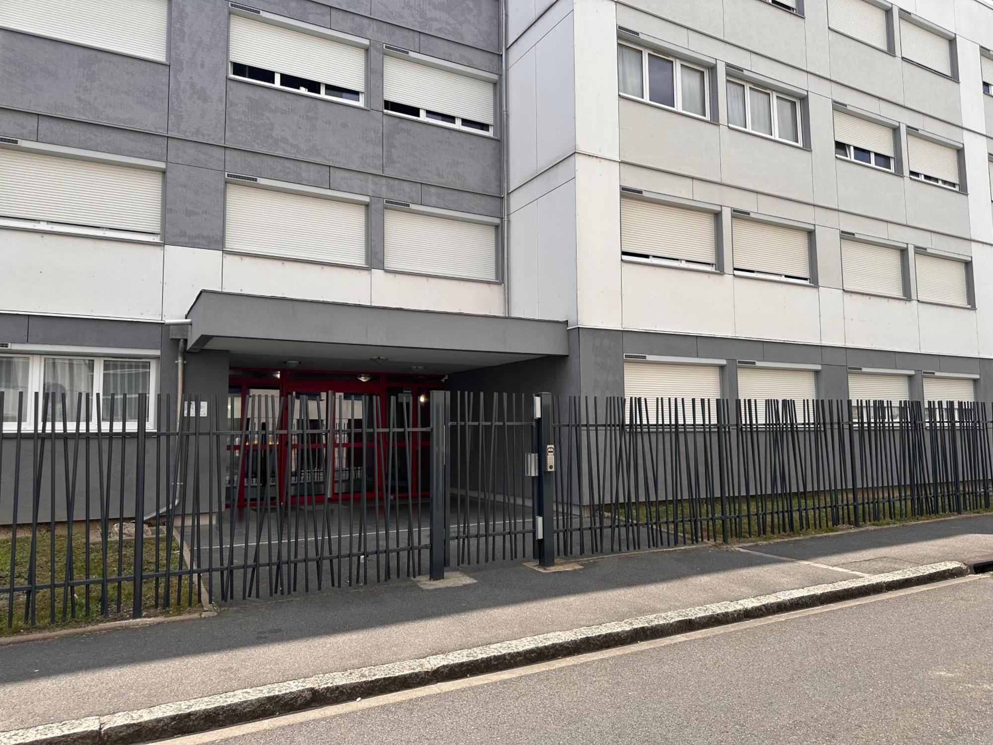 Appartement Cosy Proche De Toutes Les Commodites Orleans Luaran gambar